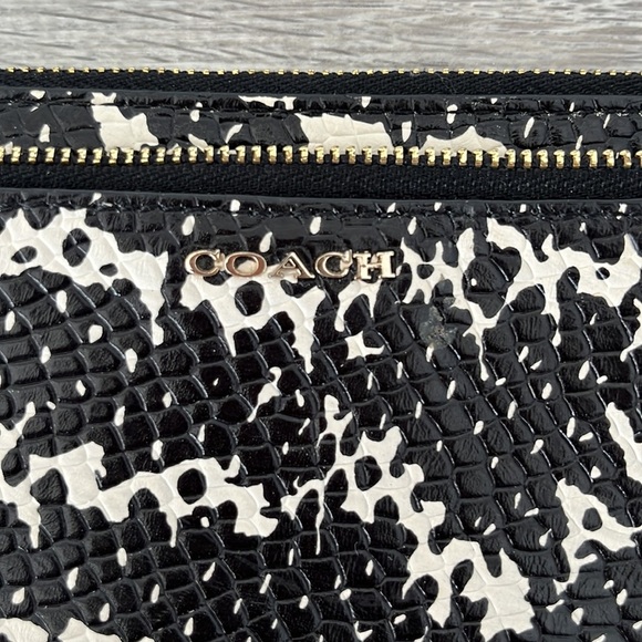 Coach Madison Black And White Python Felicia Zip Wristlet With Hang Tag - Picture 2 of 9